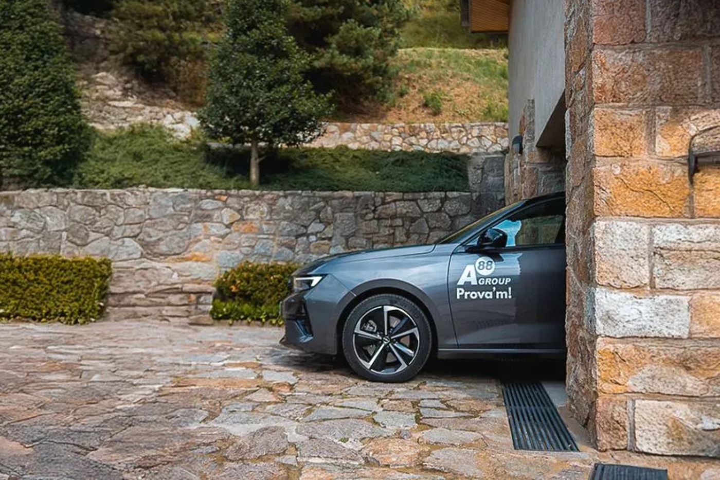 Auto88, a broad, hyperconnected and autonomous automotive portal
